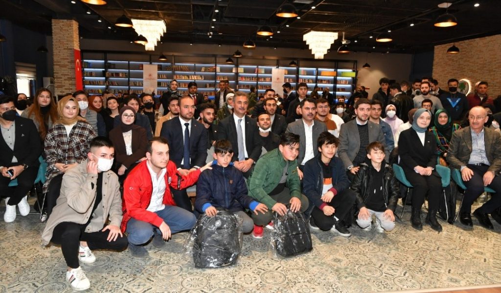 Mamak’ta Kütüphane söyleşilerin konuğu Bakan Kurum oldu