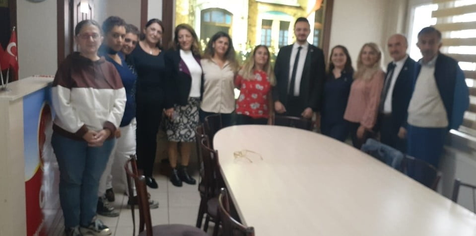 CHP Mamak İlçe Başkanlığı’nda Yeni Üyelere Rozetlerini Başkan Erdek Taktı