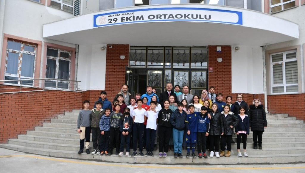 Başkan Murat Köse Okuduğu Ortaokulu Ziyaret Etti