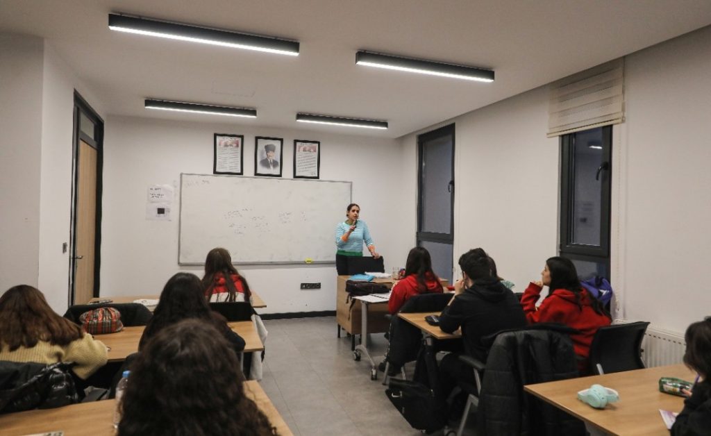 ÇANKAYA, GENÇLERİ LİSE VE ÜNİVERSİTEYE ÜCRETSİZ HAZIRLIYOR 