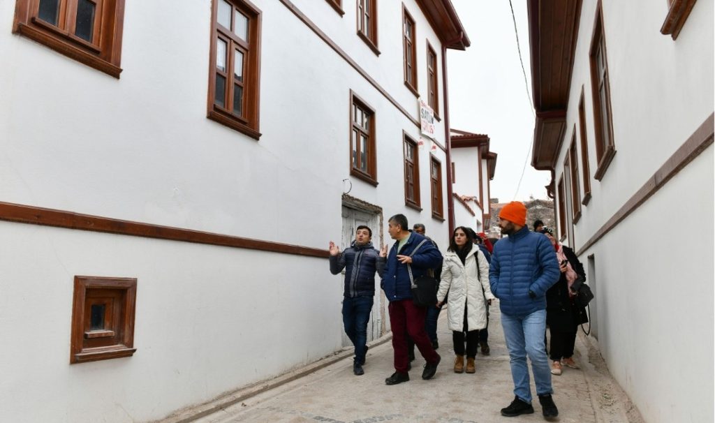 ABB BAŞKENTLİLERİ TARİHİ YOLCULUĞA ÇIKARIYOR