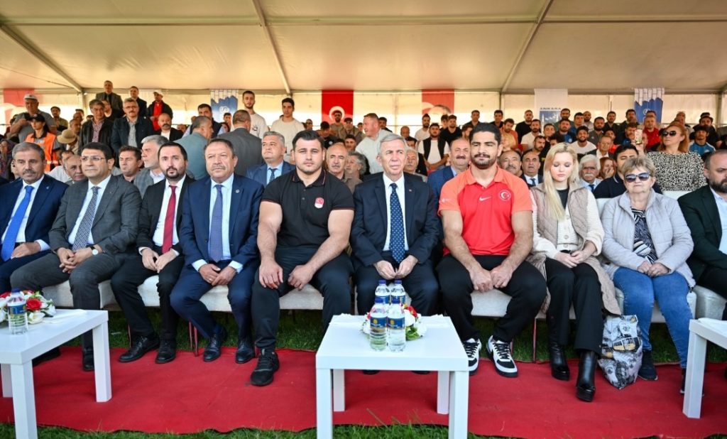 MANSUR YAVAŞ DUYURDU: ŞABAN YILMAZ SPOR KOMPLEKSİ YAĞLI PEHLİVAN GÜREŞLERİ İLE AÇILDI