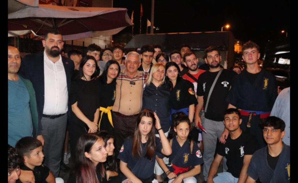 Mamak Belediyesi “30 Ağustos Zafer Bayramı” Kutlamalarını Meşaleli Yürüyüş ile Sonlandırdı