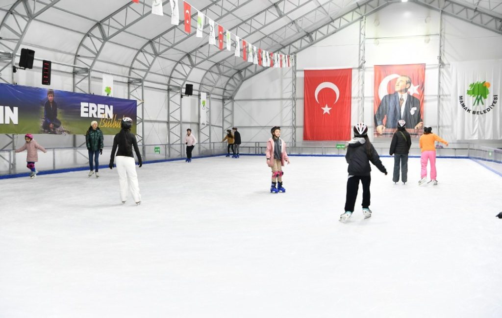 Mamak Şehit Eren Bülbül Buz Pisti’ne İlgi Oldukça Yoğun