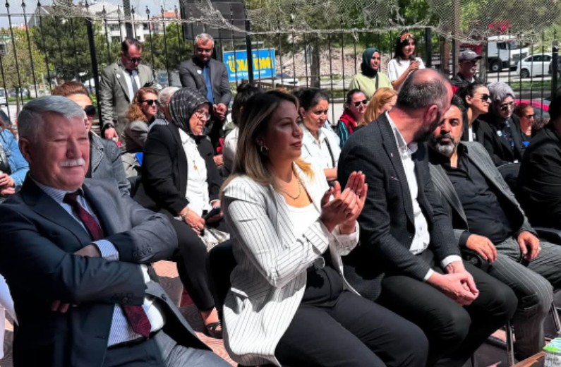 Sibel Emre: Gençler Geleceğimizin Teminatıdır