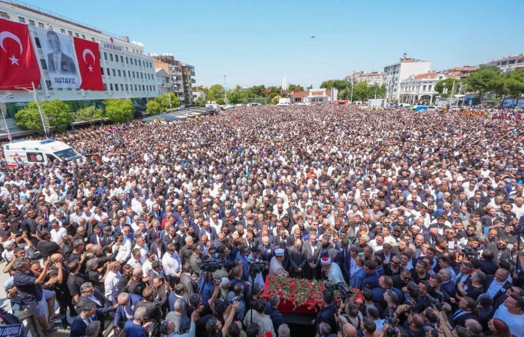 Manisa, Başkanına Ağladı: Ferdi Zeyrek Son Yolculuğuna Uğurlandı
