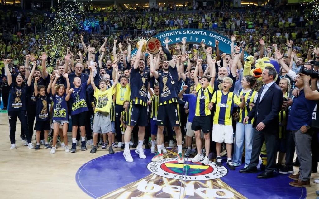 Fenerbahçe Beko, Beşiktaş’ı Devirerek Tarihe Geçti: Şampiyonlukla Taçlandı!