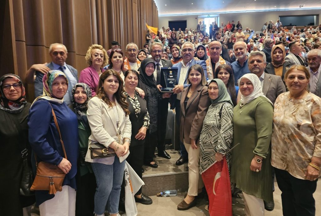 AK PARTİ MAMAK İLÇE TEŞKİLATI ÜYE ARTIŞINDA BİRİNCİ OLDU