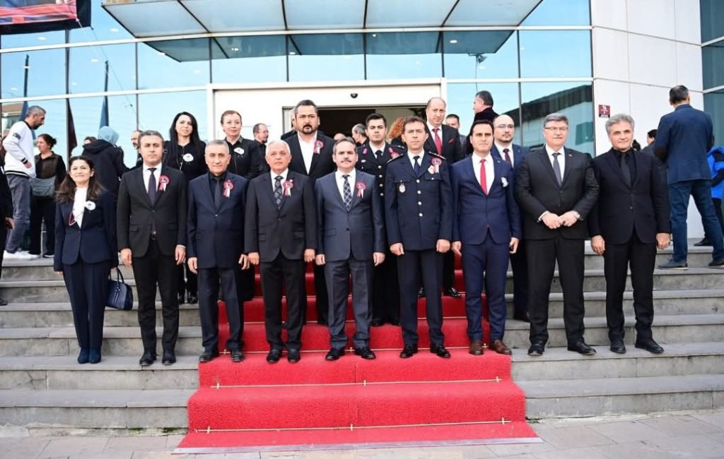 Mamak’ta 10 Kasım’da Ata’ya Saygı: Protokol Necmettin Erbakan Kongre Merkezi’nde Buluştu