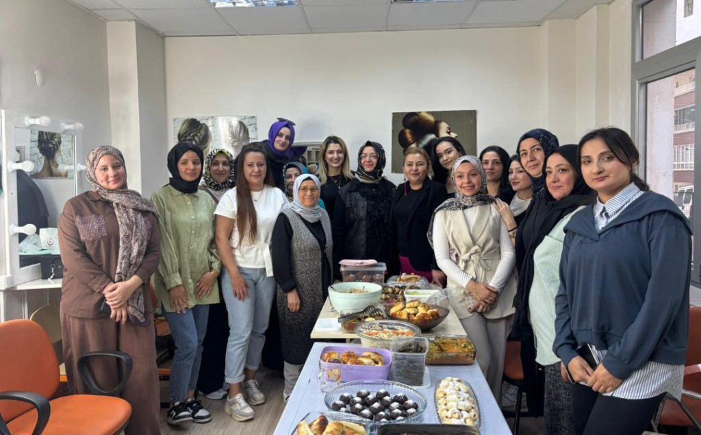 Pursaklar’da Kursiyerlerden Sevgi Dolu Öğretmenler Günü Kutlaması
