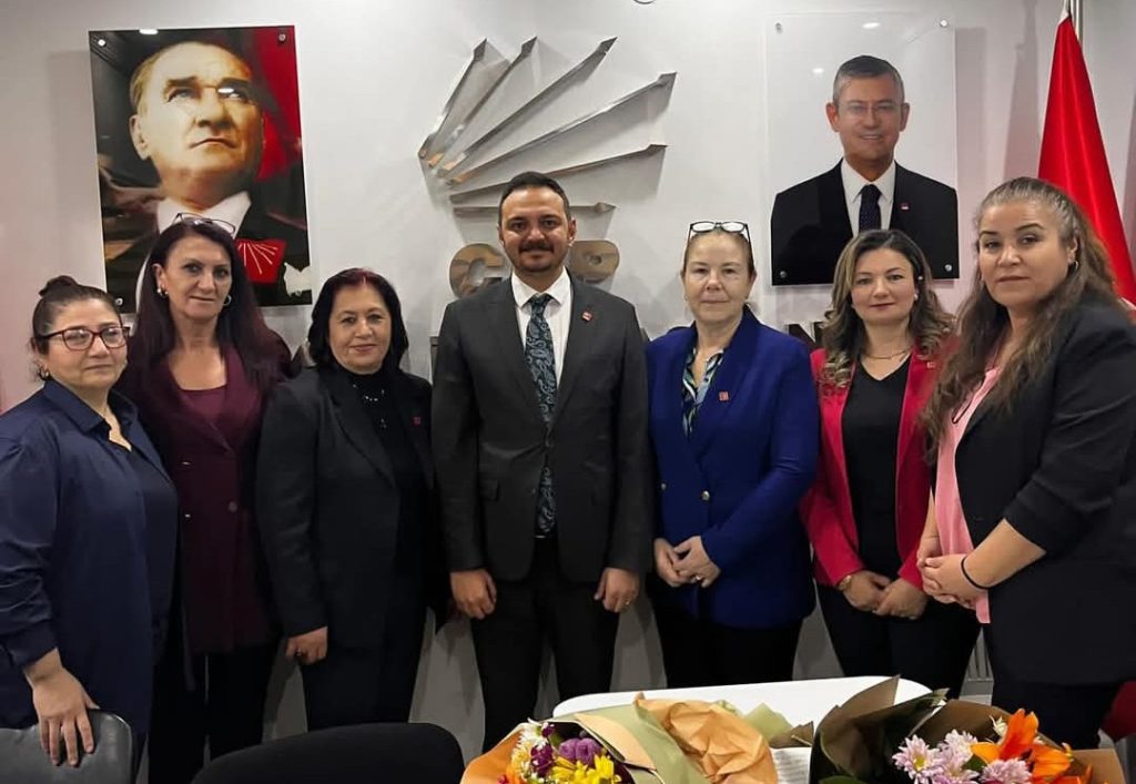 CHP Mamak İlçe Başkanlığı Kadın Kolları’nda Bayrak Değişimi