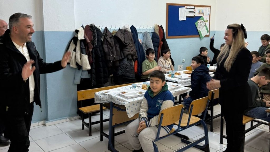 Ertuğrul Başkan Öğrencilerle İftar’da