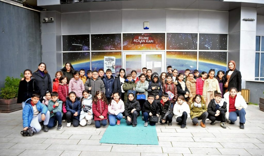 Mamak’ta Öğrencilere Uzay Yolculuğu: Bilimle Öğrenen Nesiller Yetişiyor