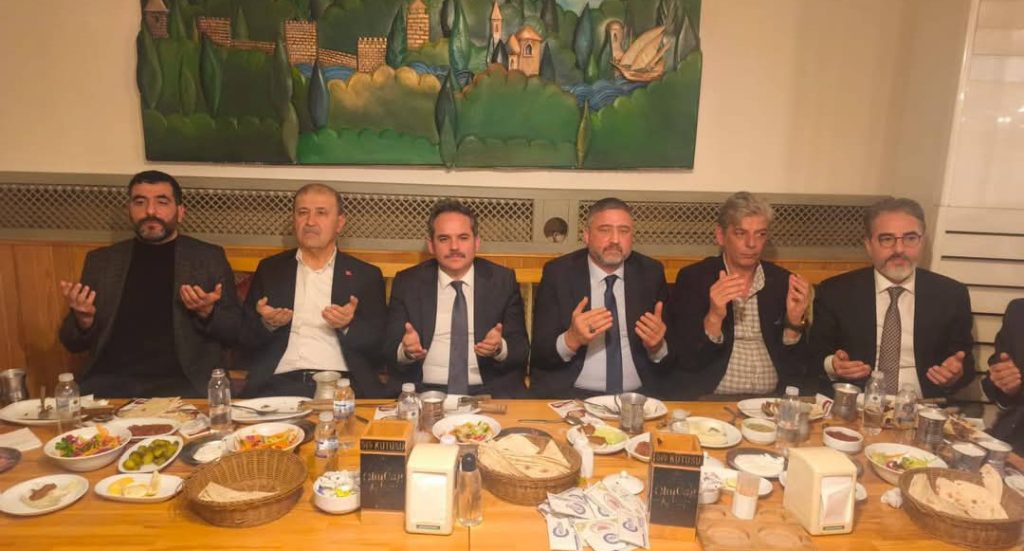 Kaymakam Mehmet Nebi Kaya ve Mamak muhtarları aynı sofrada buluştu