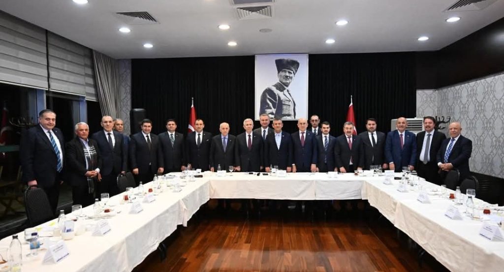 CHP’li Ankara Büyükşehir ve İlçe Belediye Başkanları Toplandı: Eşgüdüm ve Hizmet Vurgusu