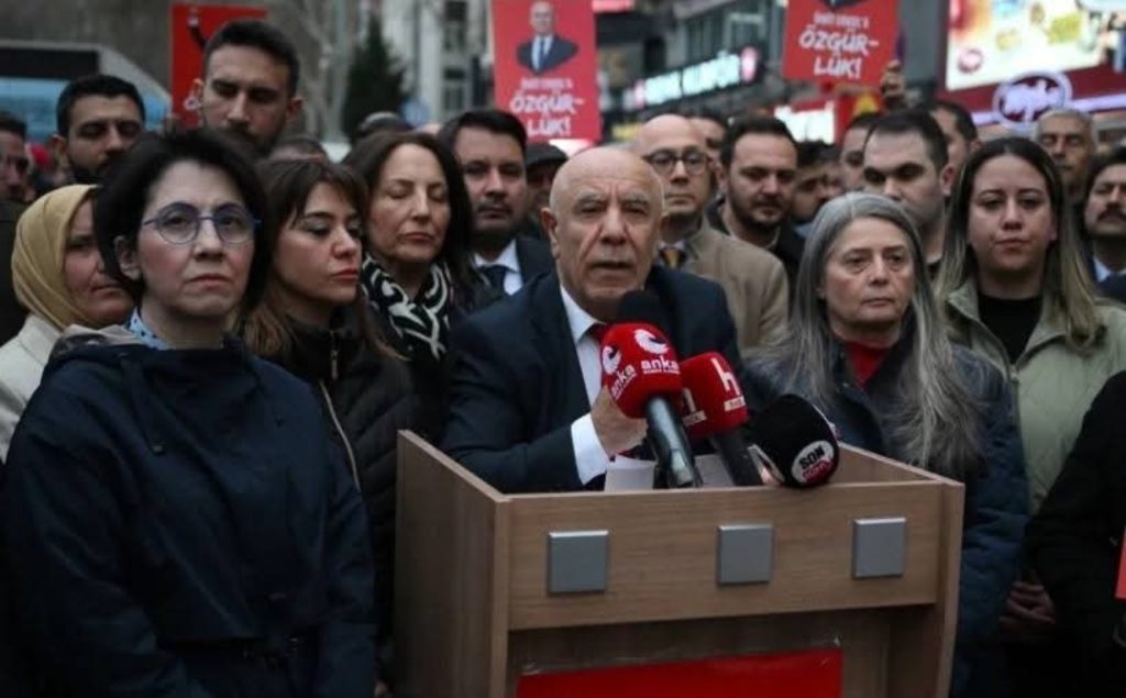 CHP 24 Saat Görev Başında: “İl Binamızın Işıkları Sönmeyecek”