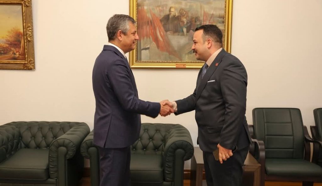 CHP Genel Başkanı Özgür Özel, Ali Birdal Kahraman’ı Ağırladı