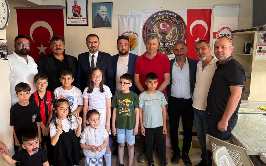 Çamurlu Köyü Derneği Çocukları Sevindirdi