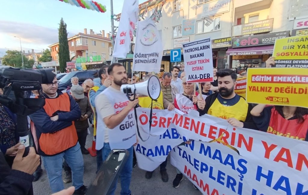 Mamak’ta Açlık Grevindeki Öğretmenlere Destek Yürüyüşü Gerçekleştirildi