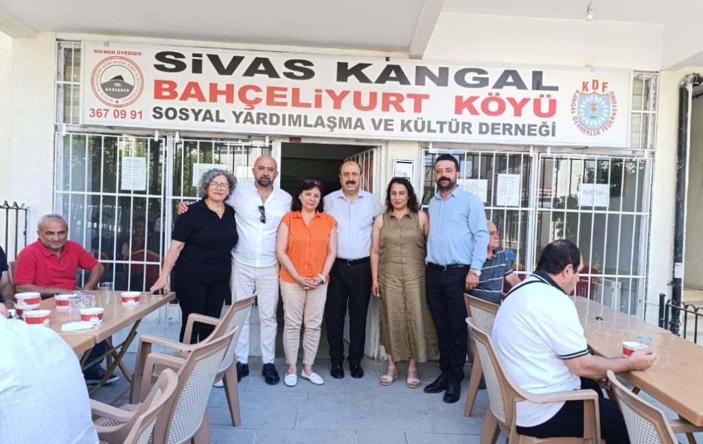 Aşure Lokması Bahçe-Der’de Paylaşıldı